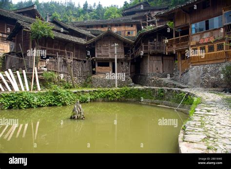  Das Chengyangjie Miao Dorf: Ein lebendiges Museum chinesischer Traditionen und Architektur!