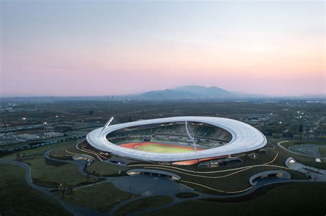 Das Tiande-Stadion! Ein architektonisches Meisterwerk und Tempel des Sports in Taizhou.