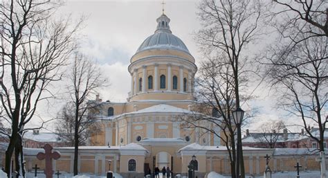 Der Alexander-Newski-Kloster! Ein Juwel russischer Architektur und religiöser Geschichte in Jaroslawl