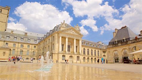  Der Großherzogliche Palast: Ein Meisterwerk der Renaissance-Architektur im Herzen von Dijon