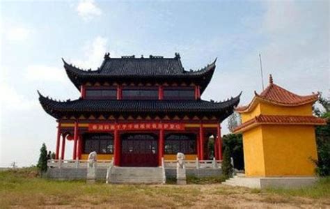 Der Lianhua-Tempel: Eine Oase der Ruhe und kulturelles Juwel in Xianning!